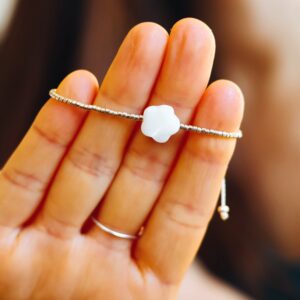 Bijou de poignet nacre